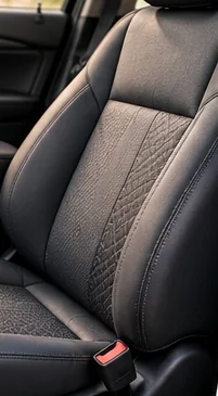 Asiento de auto con vestidura nueva